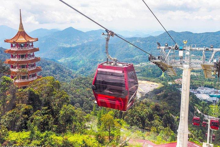 La visite des grottes de Batu et de Genting comprend un trajet en téléphérique aller-retour