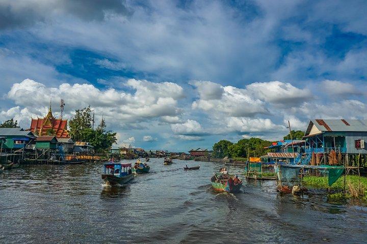 Explore The Kampong Pluk Floating Village