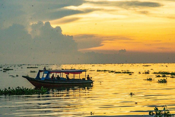 Explore The Kampong Pluk Floating Village