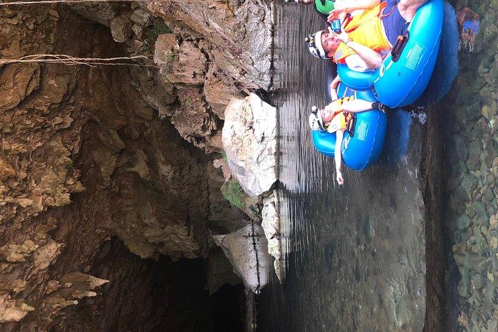 ベリーズシティからの洞窟の管とZiplineの冒険