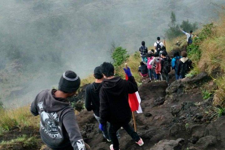 Solopgang treeking mount batur