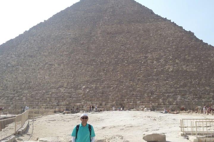Private tour to Giza pyramids and Sphinx including sunrise camel ride