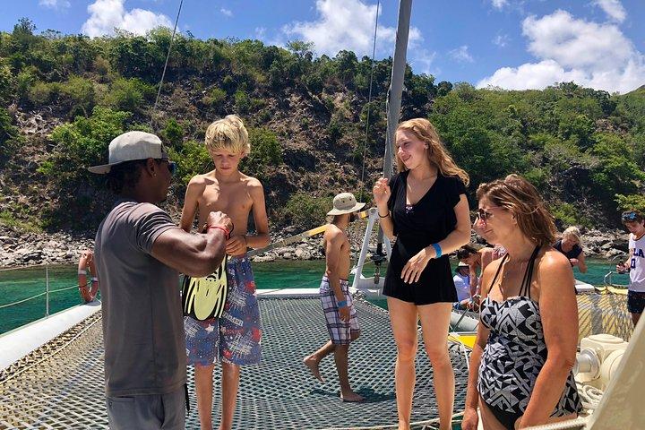 St Kitts Deluxe Catamaran Snorkeling Tour med frokost