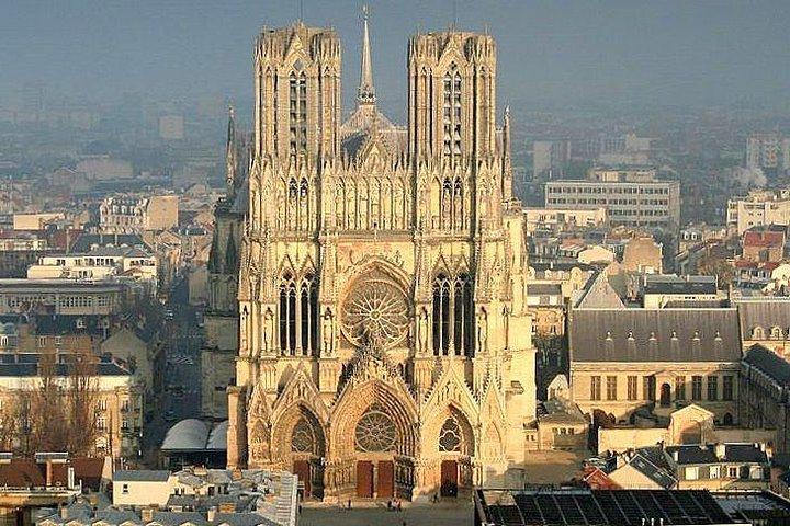 パリからのシャンパンでのプライベート日帰り旅行：ワイナリー、テイスティング、ランス大聖堂