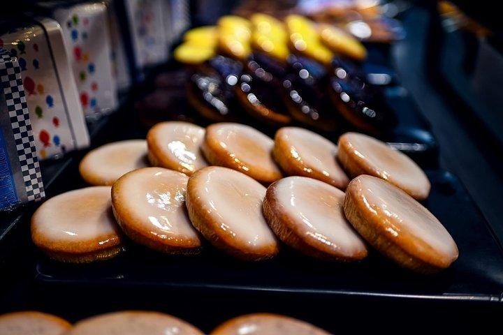 Excursão de comida privada de Montmartre com vinho, queijo e pastelaria