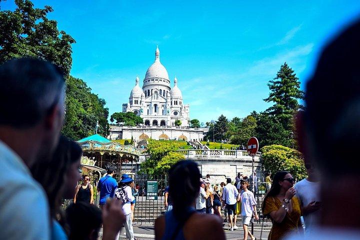 Excursão de comida privada de Montmartre com vinho, queijo e pastelaria