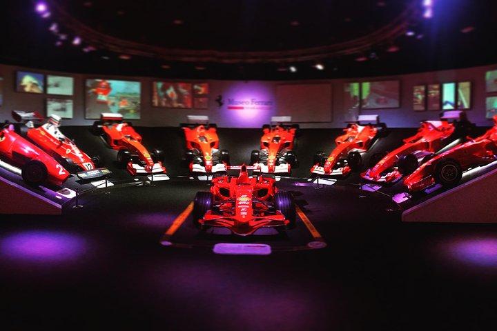 Schwarz & Rot: Lambo-Museum, Ferrari-Fabrik, Ferrari-Museum, Mittagessen, privater Transport