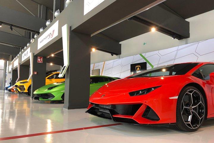 Schwarz & Rot: Lambo-Museum, Ferrari-Fabrik, Ferrari-Museum, Mittagessen, privater Transport