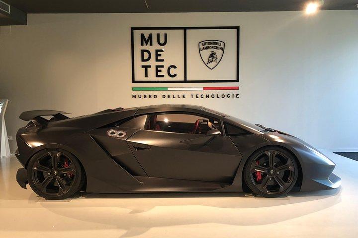 Schwarz & Rot: Lambo-Museum, Ferrari-Fabrik, Ferrari-Museum, Mittagessen, privater Transport