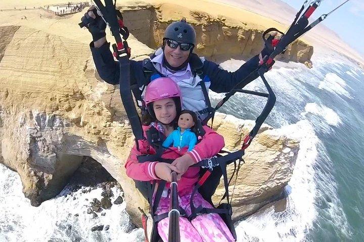 Paragliding flyvning ved Paracas National Reservation