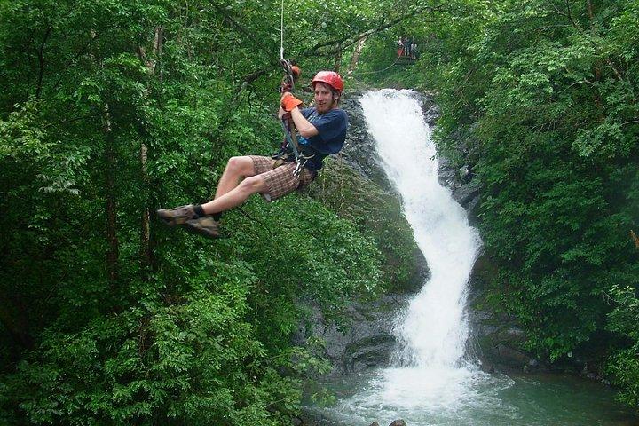 Ultimate Mega Zipline Adventure: 18 linjer över 11 vattenfall