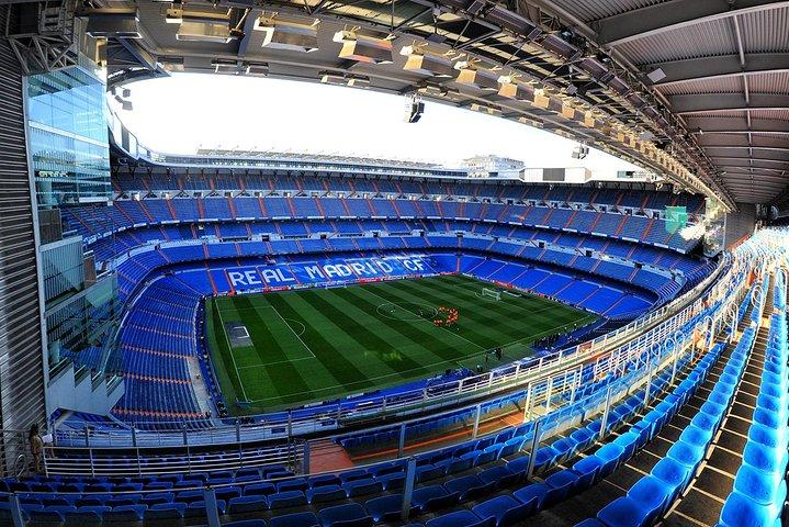 Excursão privada: Estádio Santiago Bernabéu e Madrid Moderna com Hotel pick up