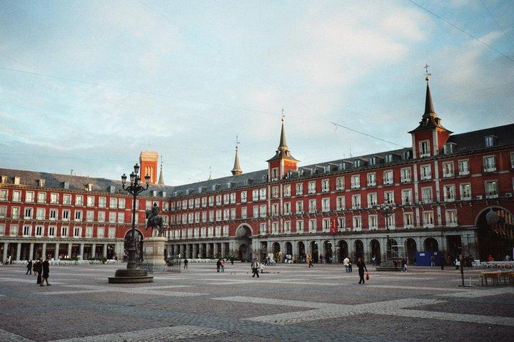 Excursão privada: Estádio Santiago Bernabéu e Madrid Moderna com Hotel pick up