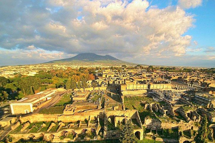 ナポリクルーズポートまたはホテルからポンペイとアマルフィ海岸へのプライベートエクスカーション