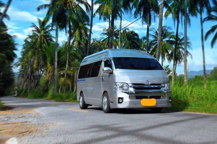Traslado privado en minivan desde el aeropuerto de Phuket a los hoteles de Khao Lak