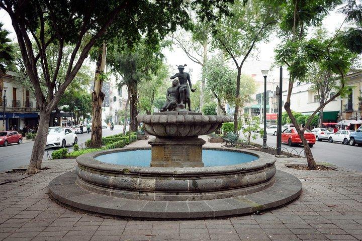 La Roma's Famous Sights and Local Lore: A Self-Guided Audio Tour