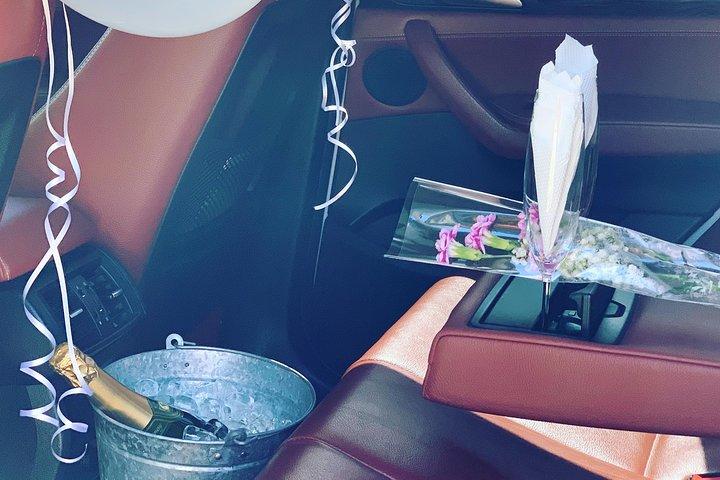 シュガービーチリゾートへのUVFラグジュアリートランスファーとファストトラックVIPサービス（往復）