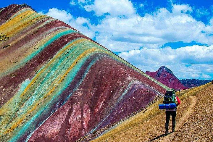 Trekking arcobaleno in montagna ad Ausangate