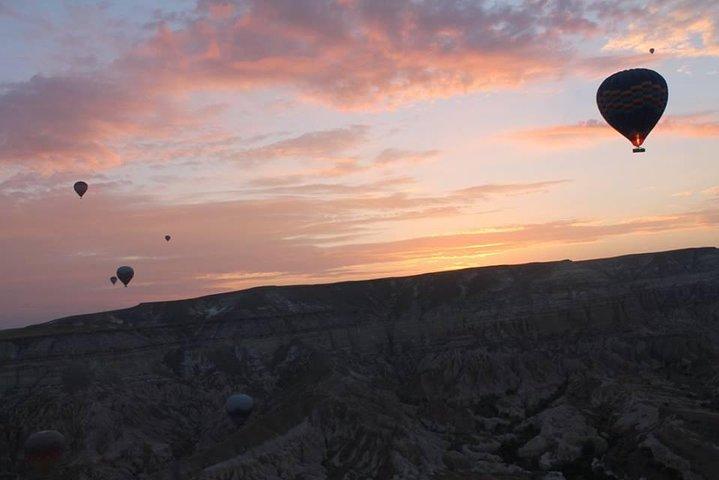 Cappadocia Luftballontur Cat Valley