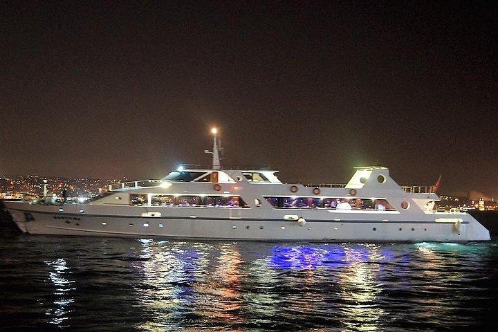 Stage Front Bosphorus Dinner Cruise with Pickup & Drinks included