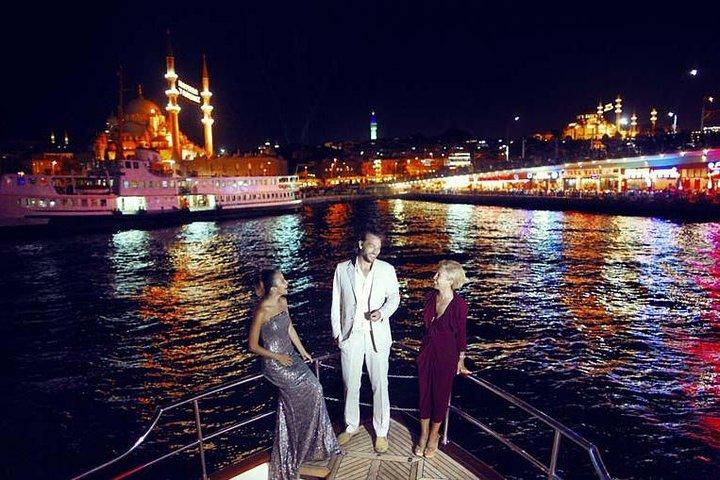 Stage Front Bosphorus Dinner Cruise with Pickup & Drinks included