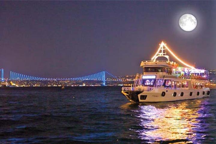 Stage Front Bosphorus Dinner Cruise with Pickup & Drinks included