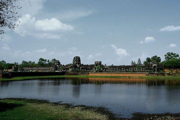 Angkor Wat Ruins with Sunset