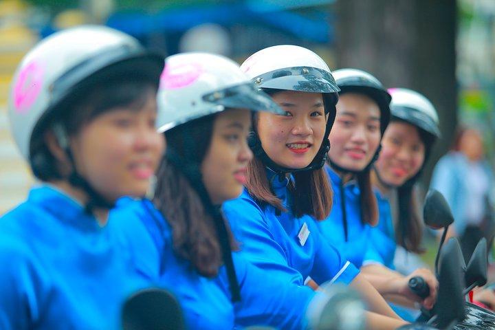 女性ライダーとバイクで行くホーチミンナイトツアー｜KissTour
