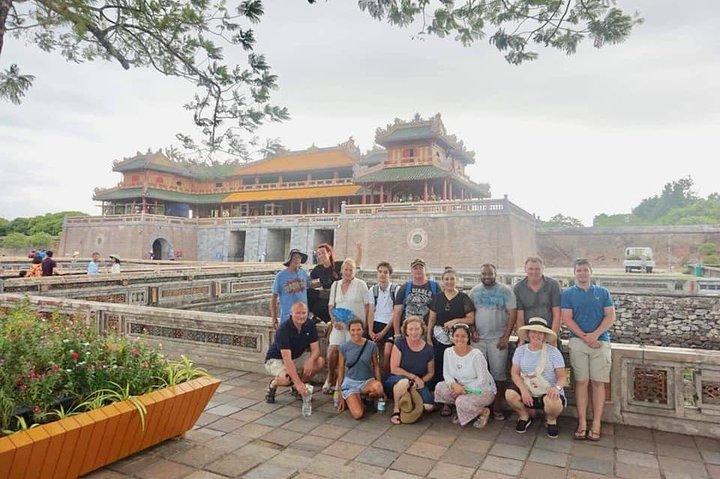 Hue City Tour a través de Hai Van Pass, Blue Lagoon, Palacio Real, King Tomb, Perfume River
