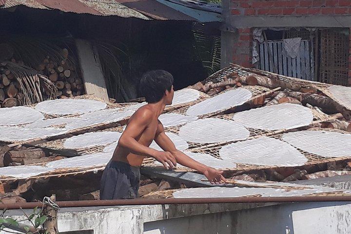 Pedale o Mekong, cruze a fronteira, chegue a Phnom Penh.