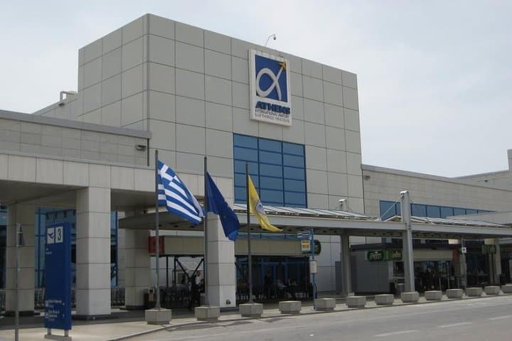Athens city 4hrs tour and drop-off to the Airport
