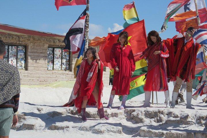 Full-Day Tour to Salar de Uyuni (Maximum 4 people)