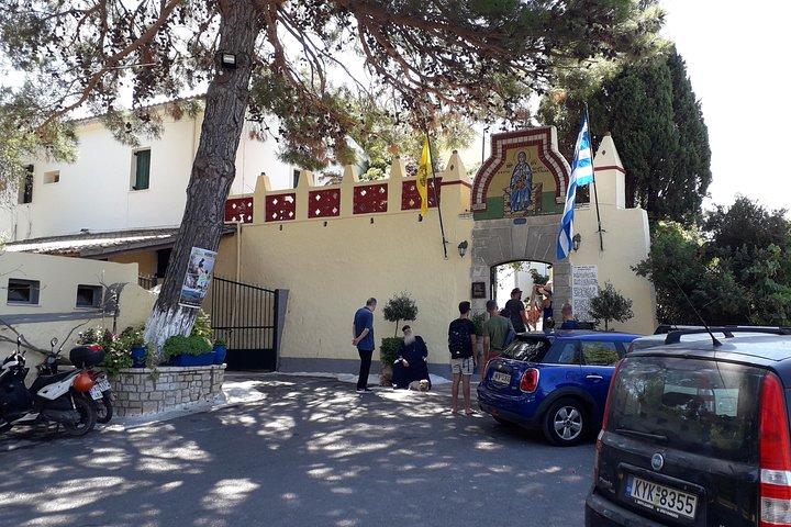Passeio pela cidade de Paleokastritsa e Corfu