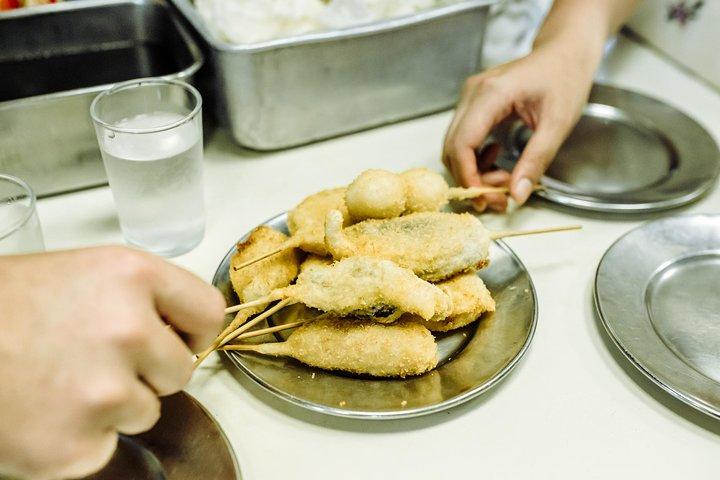Tour privado de comida Ura Namba en Osaka – hasta 8 degustaciones y 2 bebidas