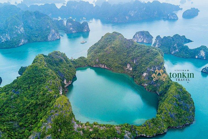 Halong bay luxury cruise 2D/1N: Kayaking, Swimming, Titop island & Surprise cave