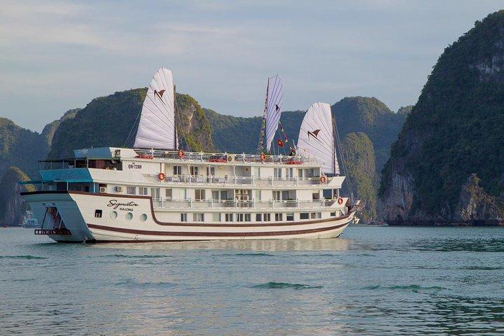 Bai Tu Long Luxury Cruises 2D / 1Nツアー：カヤック、自然のままの場所での水泳