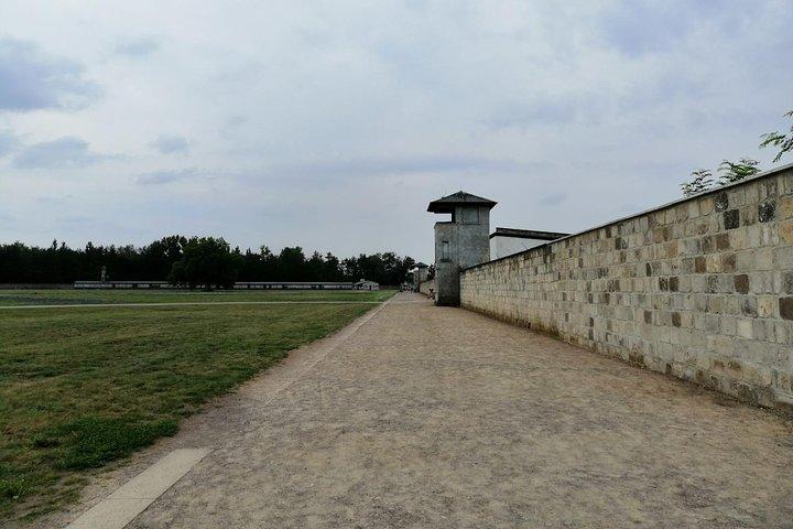 ザクセンハウゼン強制収容所記念館 - 公共交通機関付きのプライベートツアー