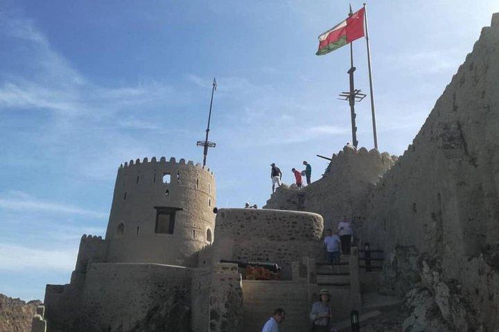 Muscat city tour (preço por veículo 6 membros )
