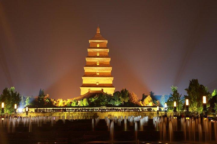 Xian Night Food & Leisure Tour: Hot Pot & Big Wild Goose Pagoda Square