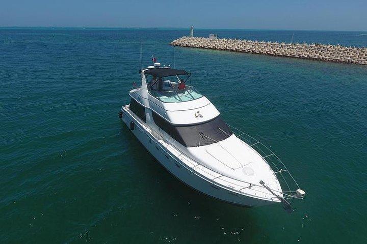 Playa Mujeres aluga um Yacht 4hrs com comida e bebidas a bordo do CA55