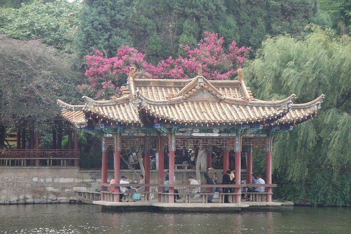 昆明シティツアー：龍門、華頂寺、大観閣