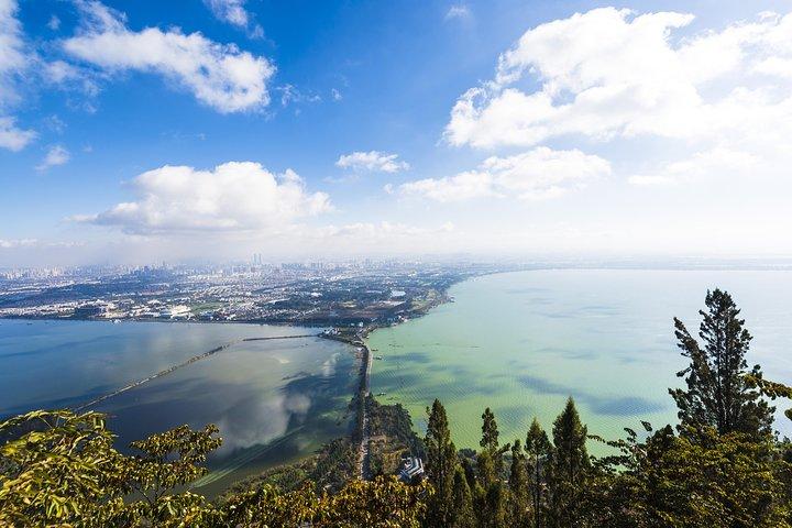 Kunming City Tour: Dragon Gate, Huating Temple och Daguan Pavilion