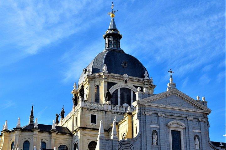Self-guided city game in Madrid: grand and majestic secrets