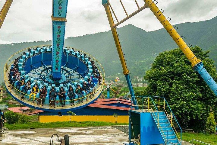 水と遊園地への日帰り旅行と送迎付きキルティプール観光