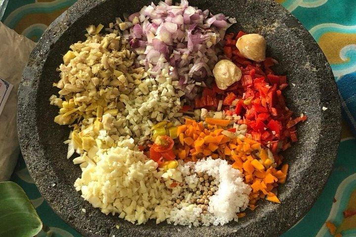 伝統的なテンペの作り方とバリ料理の調理