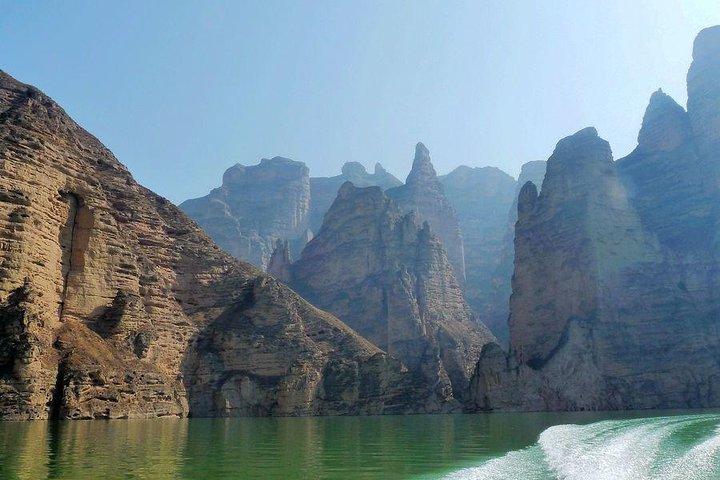 Excursión privada de un día a Lanzhou: grutas de Binglingsi y garganta de Liujiaxia