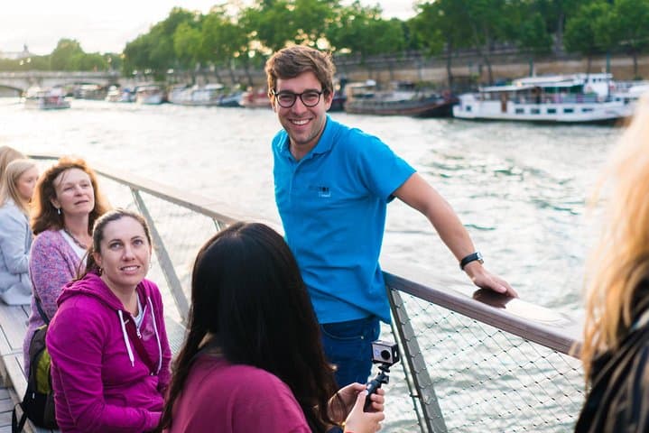 Paris Evening Bike Tour with 1-hour Seine River Cruise