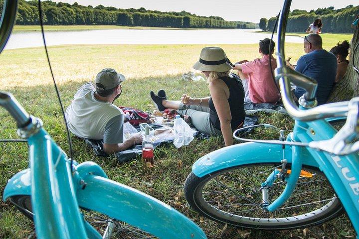ヴェルサイユ宮殿自転車ツアー（マーケット＆マリー・アントワネット集落）