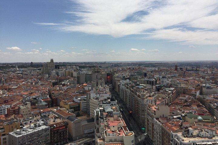 Architour Gran Vía från sina bästa hustak med en arkitekt