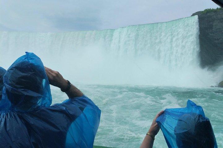 Ultimate Niagara Falls USA Tour con paseo en barco, cueva y recogida en el hotel